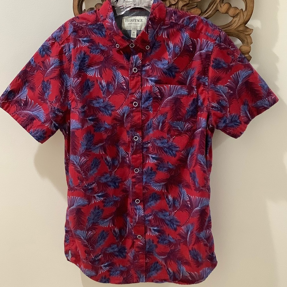 Men’s Short Sleeve button shirt. - Picture 2 of 9